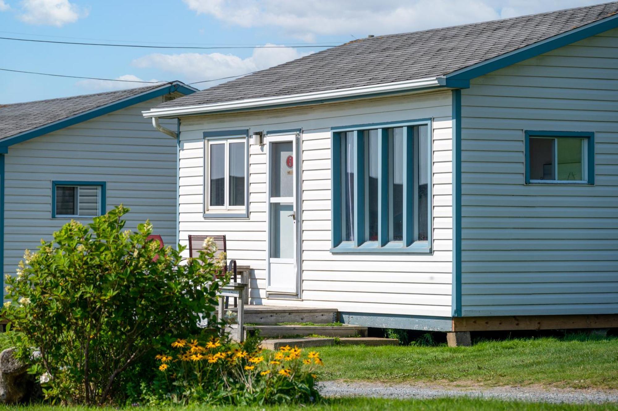 Cape View Motel & Cottages Mavilette Exterior photo
